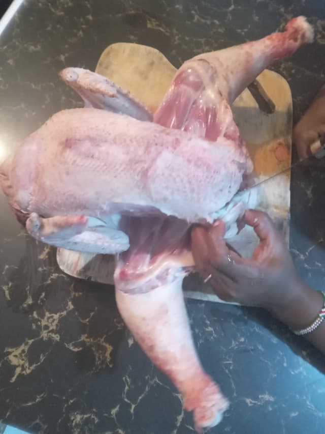 Full chicken 4 kgs chicken 